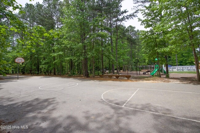 Building Photo - 104 Pine Hawk Dr