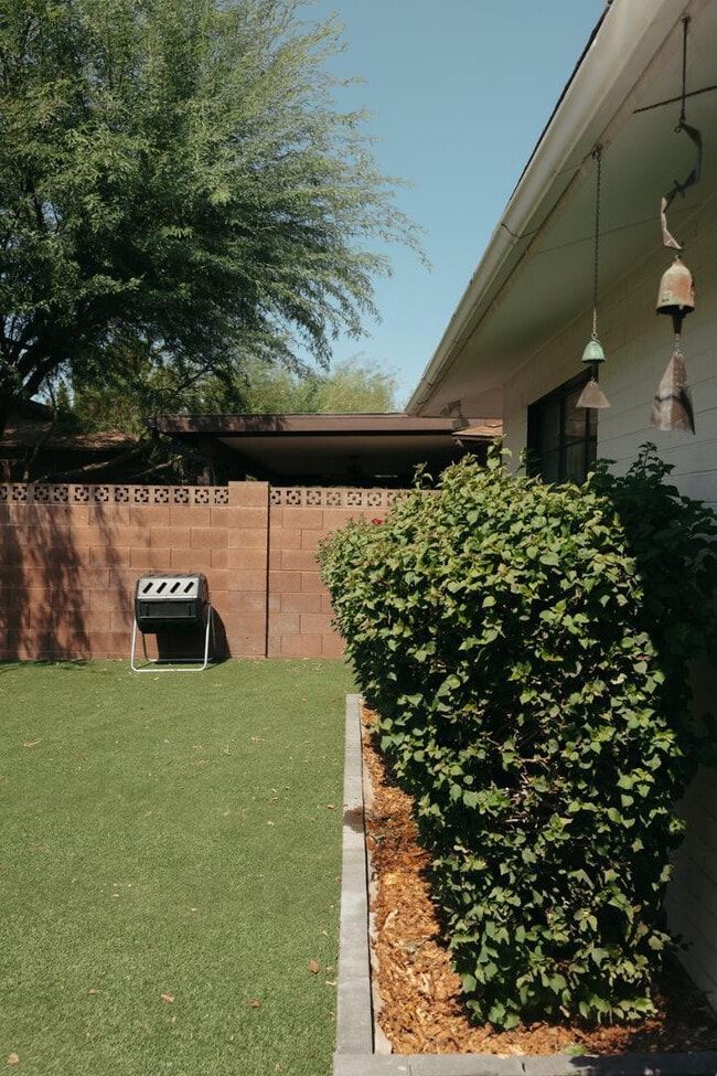 Building Photo - 4007 E Heatherbrae Dr