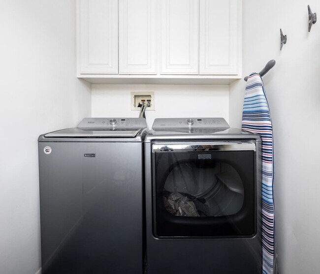 Building Photo - 1941 S Pacific St