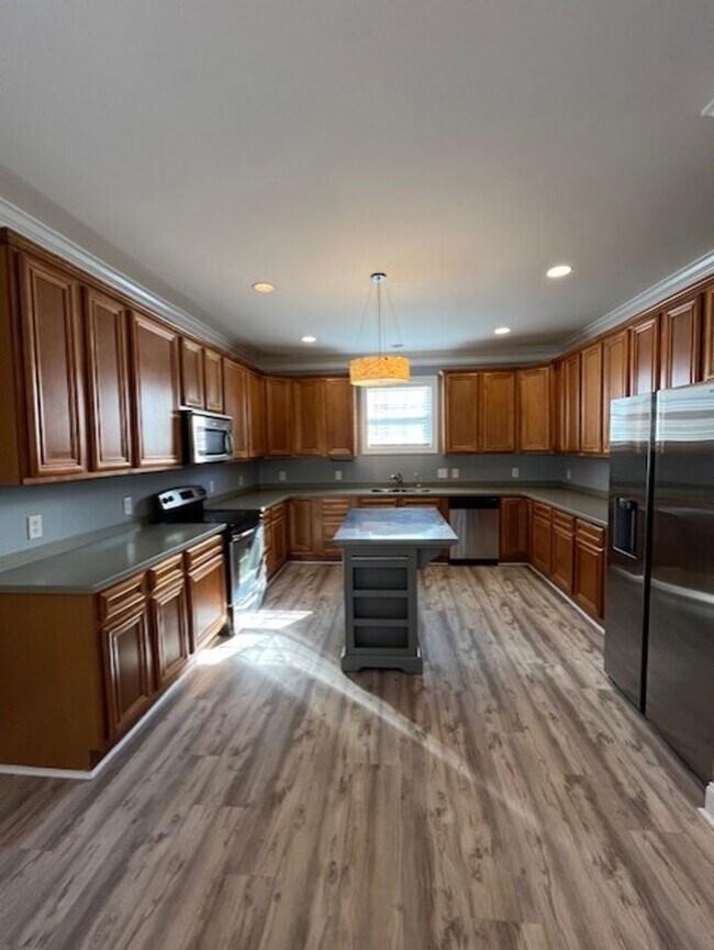 Building Photo - Lovely Home in the Love Grove subdivision!