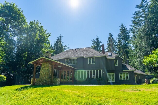 Building Photo - 4bd/3.75ba Woodinville Home
