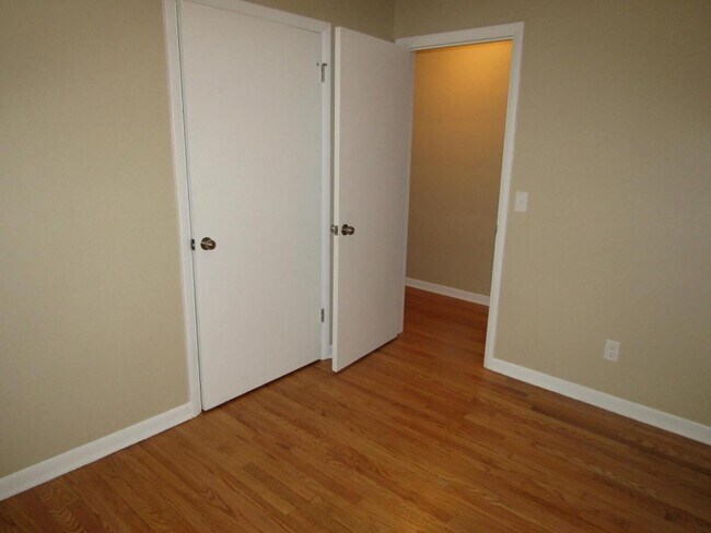 Building Photo - 290 Orchard Dr #4