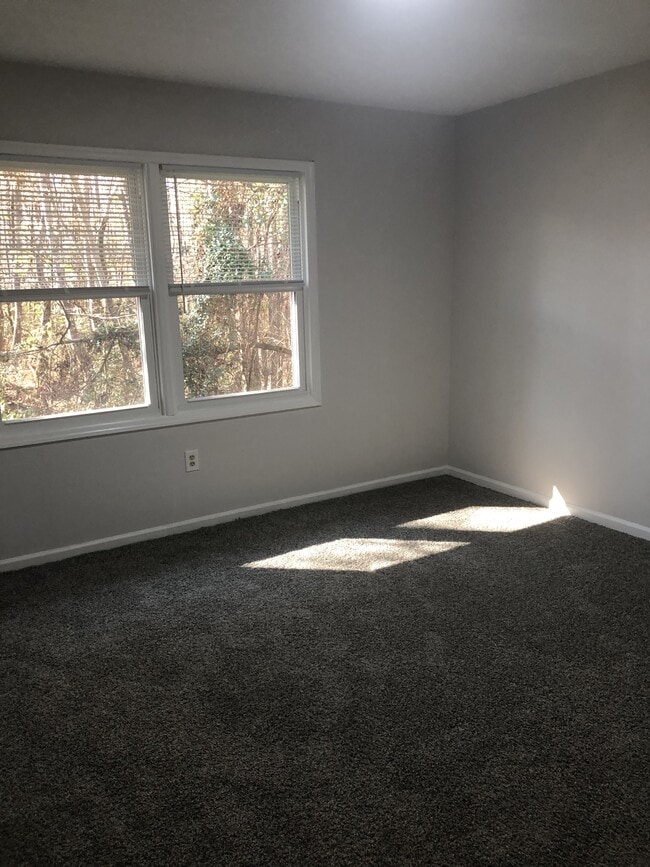 Building Photo - 462 Woodhaven Rd