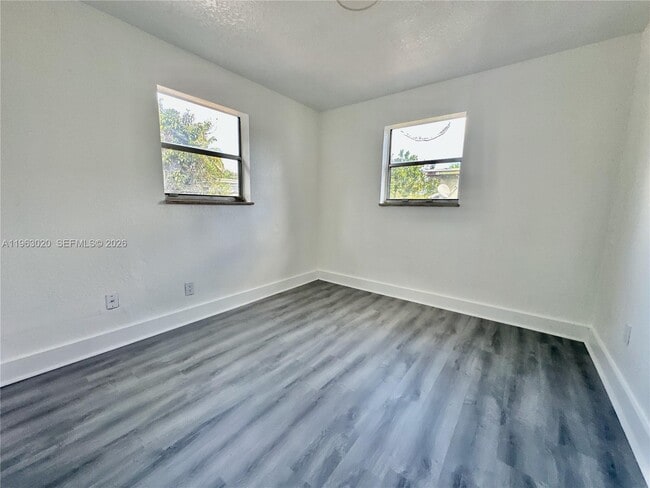 Building Photo - 5903 SW 26th Terrace