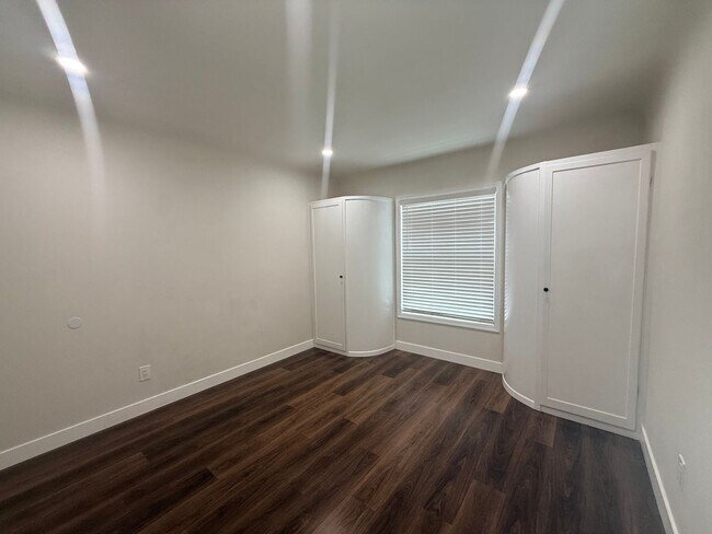 Building Photo - 3688 Taft St