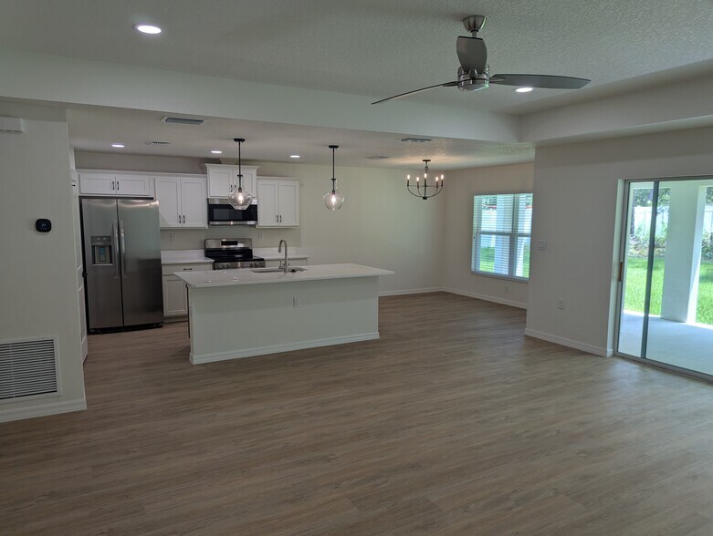Building Photo - 13050 Tinamou Ave