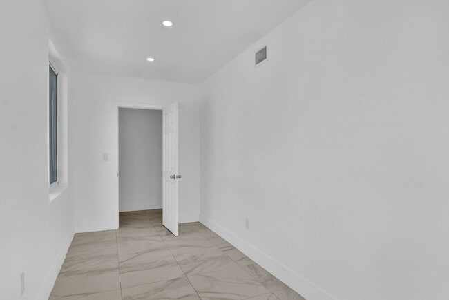 Building Photo - 3025 NW 8th Ave