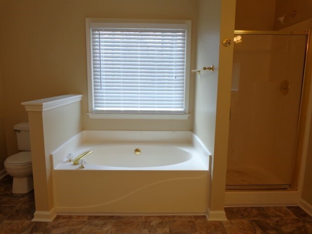 Building Photo - 1728 Victoria Way NW