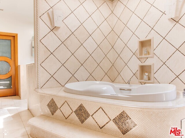 Building Photo - 9033 Cresta Dr