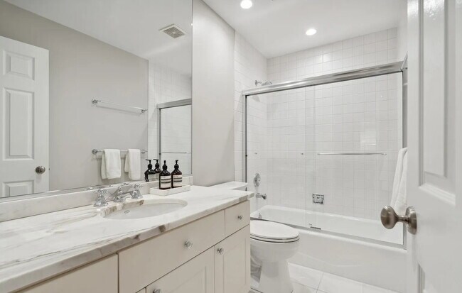 Building Photo - Comfortable and Spacious Rental Opportunity