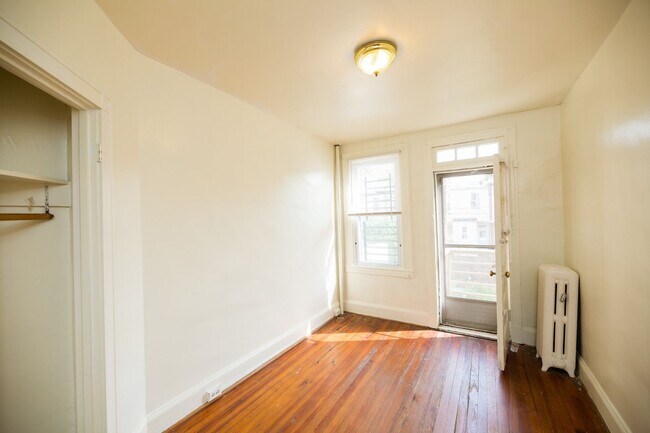 Building Photo - 2026/2027 JHU Off-Campus 5bd/2ba Rowhome w...
