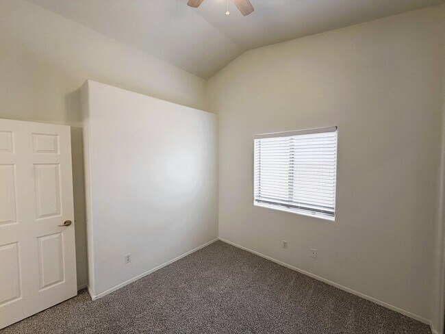 Building Photo - 3816 S 74th Dr