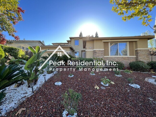 Building Photo - Beautiful Empire Ranch 5bd/3ba Home with 3 Car Garage - Must See