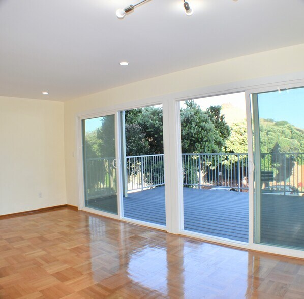 Building Photo - 286 Roosevelt Way