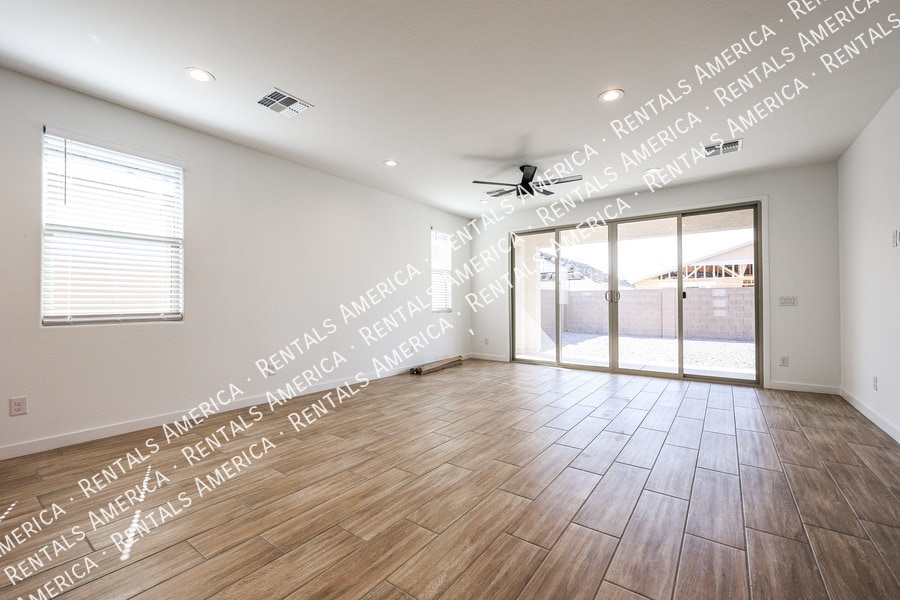 Building Photo - 5411 W Royal Palm Rd