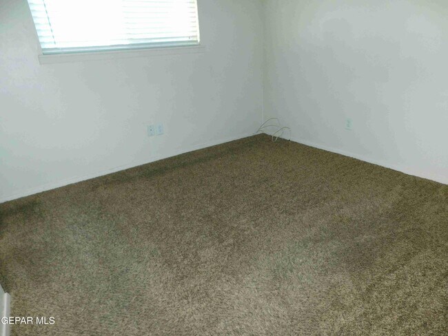 Building Photo - 225 3 Rivers Dr