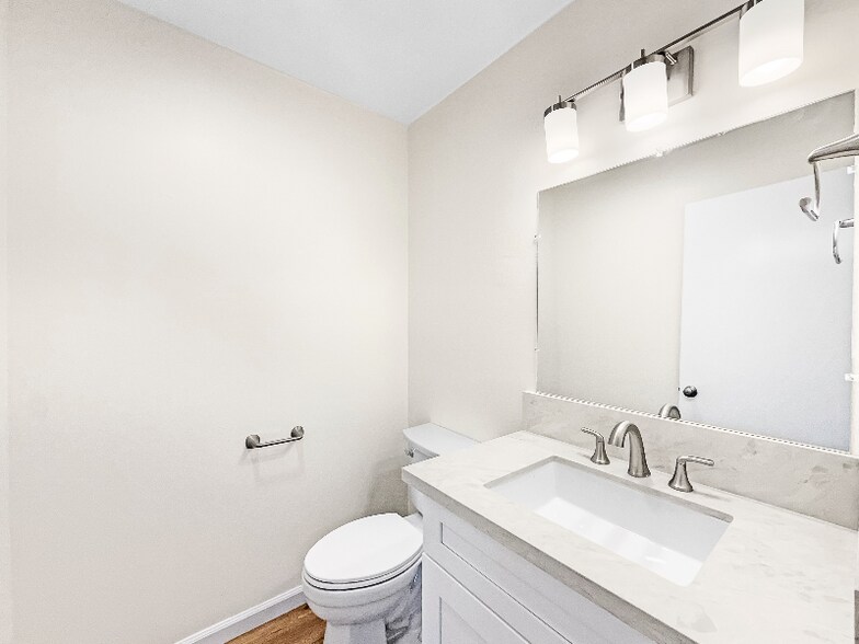 Building Photo - 4360 Vision Dr