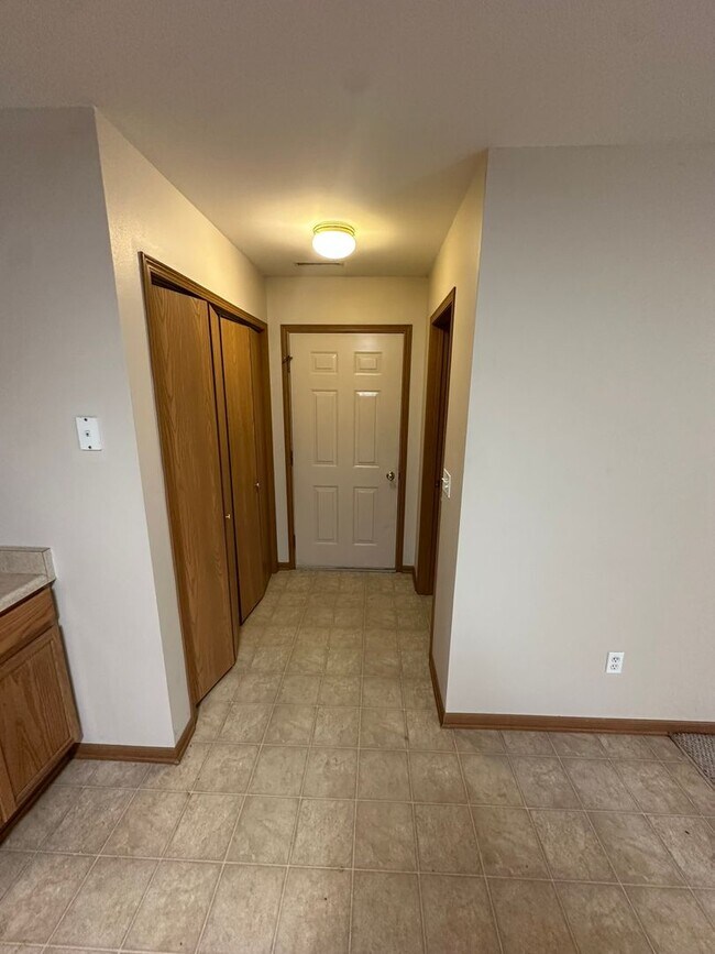 Building Photo - 3209 Polaris Dr