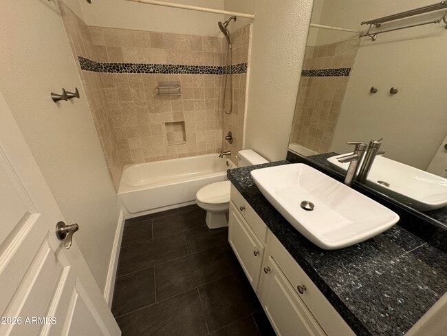 Building Photo - 1127 W Mesquite St