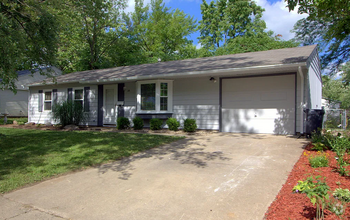 Building Photo - 3 Bedroom 1 bath- Located in Urbana!