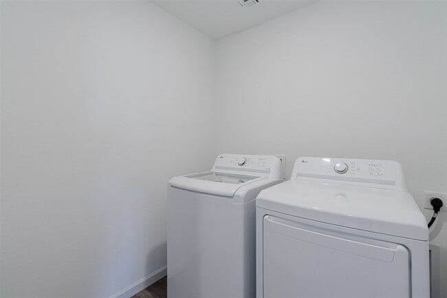 Building Photo - Brand New 4 Bedroom, 2 Bath Home! Never Been Lived In!