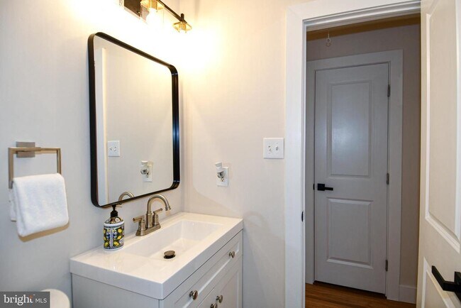 Building Photo - 503 Woodston Rd