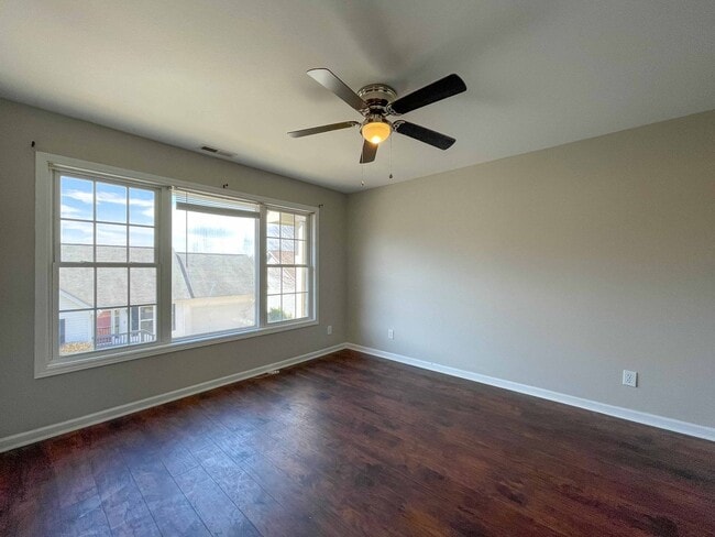 Building Photo - Spacious Two-Bedroom Townhouse in West Ash...