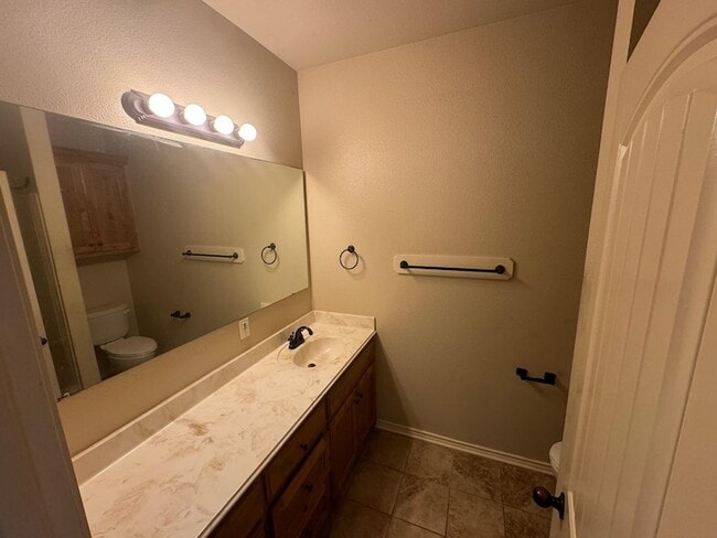 Building Photo - 113 Summer Creek Dr