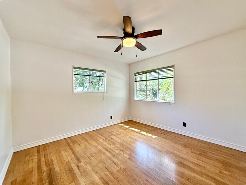 Building Photo - 5431 Village Grn
