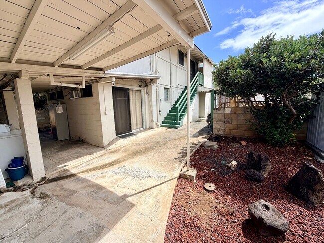 Building Photo - 1347 Palolo Ave