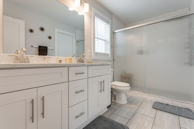 Building Photo - Available Now! 4 Bed, 3.5 Bath, Convenient...
