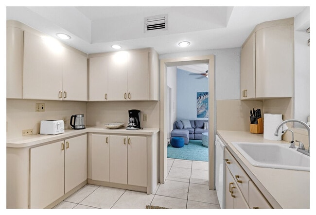 Building Photo - 425 NE 105th St