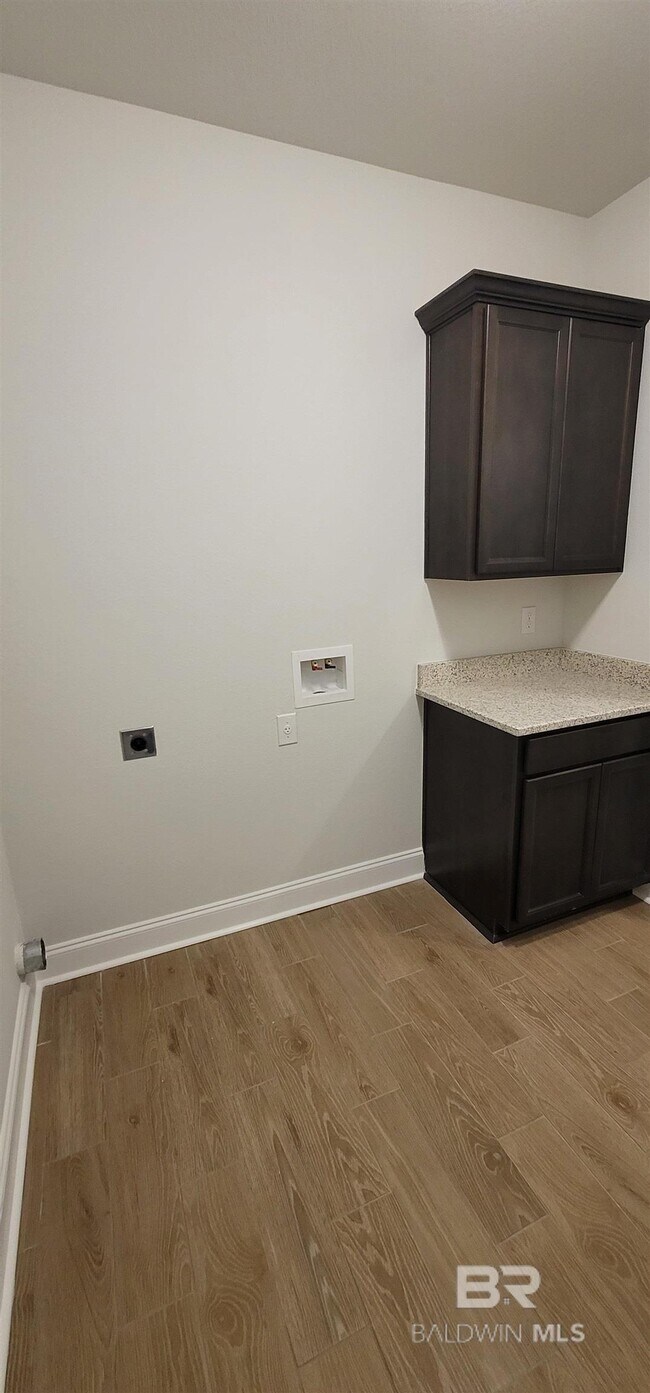 Building Photo - 6850 Summerset Dr