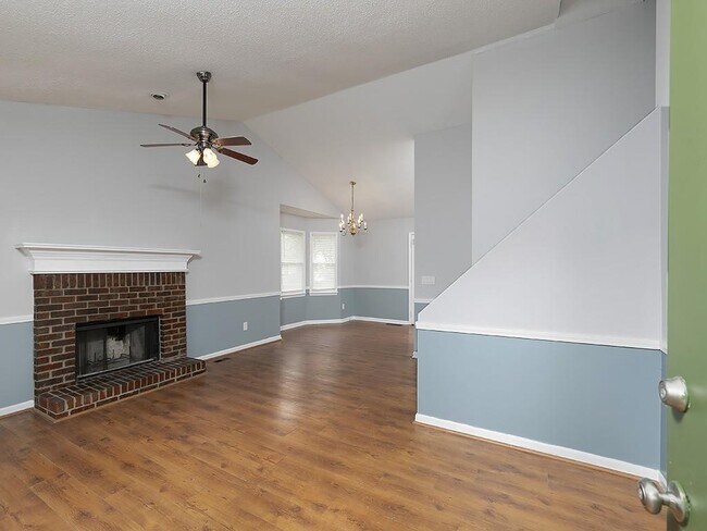 Building Photo - 16 Huntcliff Dr