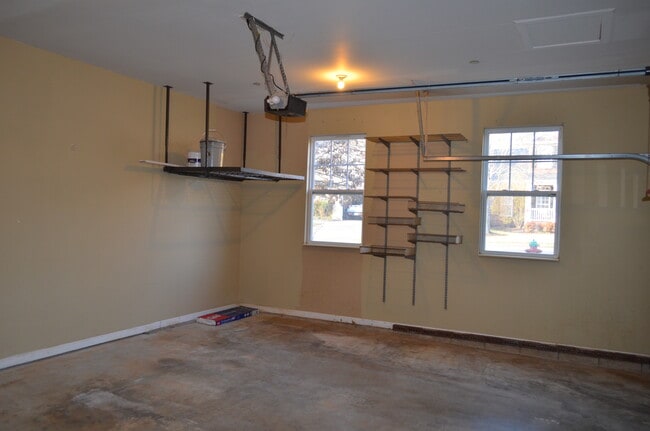 Building Photo - 1401 Peppermint Ln