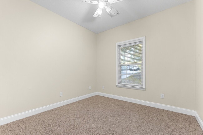 Building Photo - 406 Aspen Ct