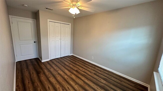 Building Photo - 407 Bendwood Dr