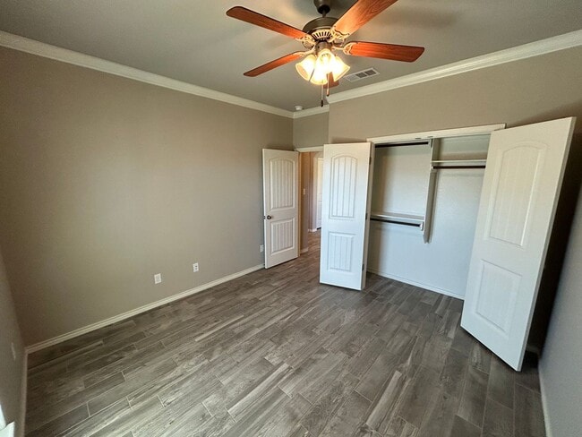 Building Photo - 3 bed/3 bath in South College Station Avai...