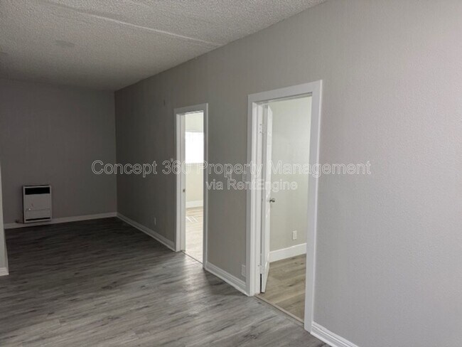 Building Photo - 2028 Chestnut Ave