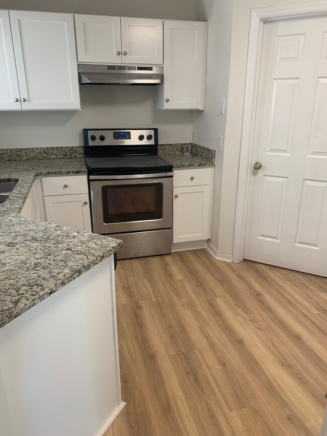 Building Photo - 2719 Selwyn Ave