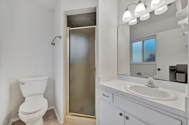 Building Photo - Beautiful 3-Bed / 2 Bath Pool Home in Sara...