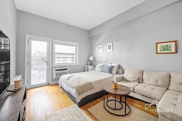 Building Photo - 211 Thompson St