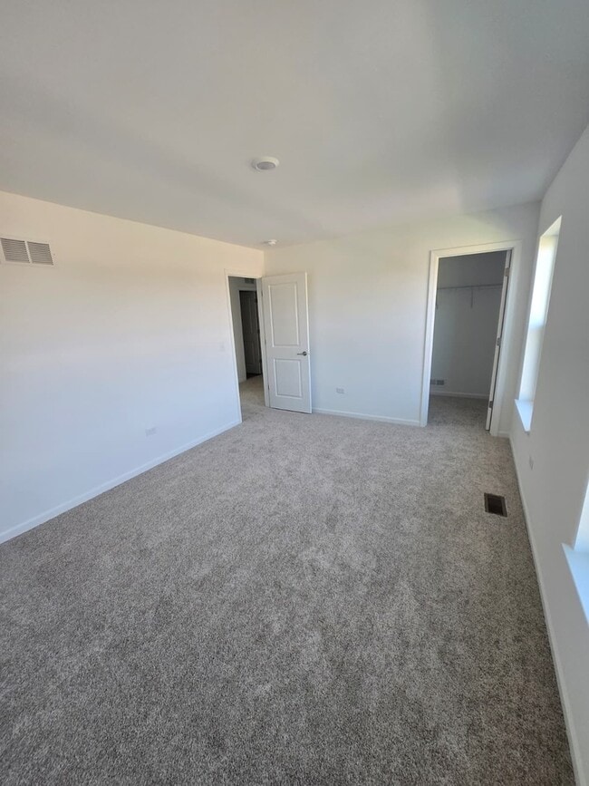 Building Photo - 348 Danforth Dr