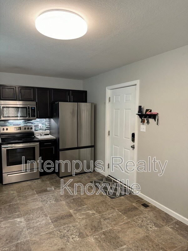 Building Photo - 2419 E Glenwood Ave