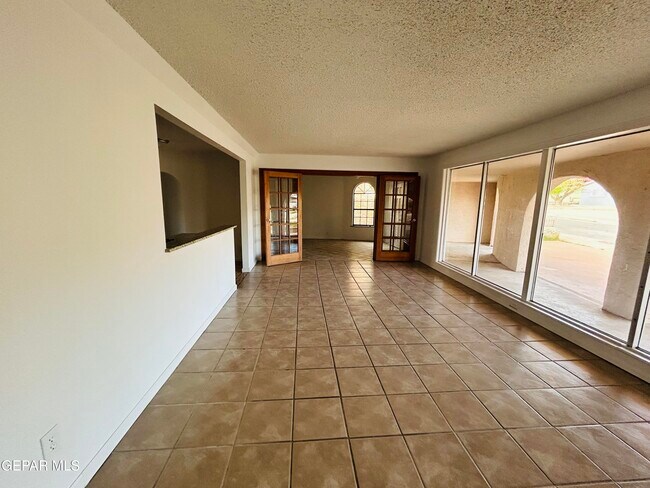 Building Photo - 805 Chile Pl