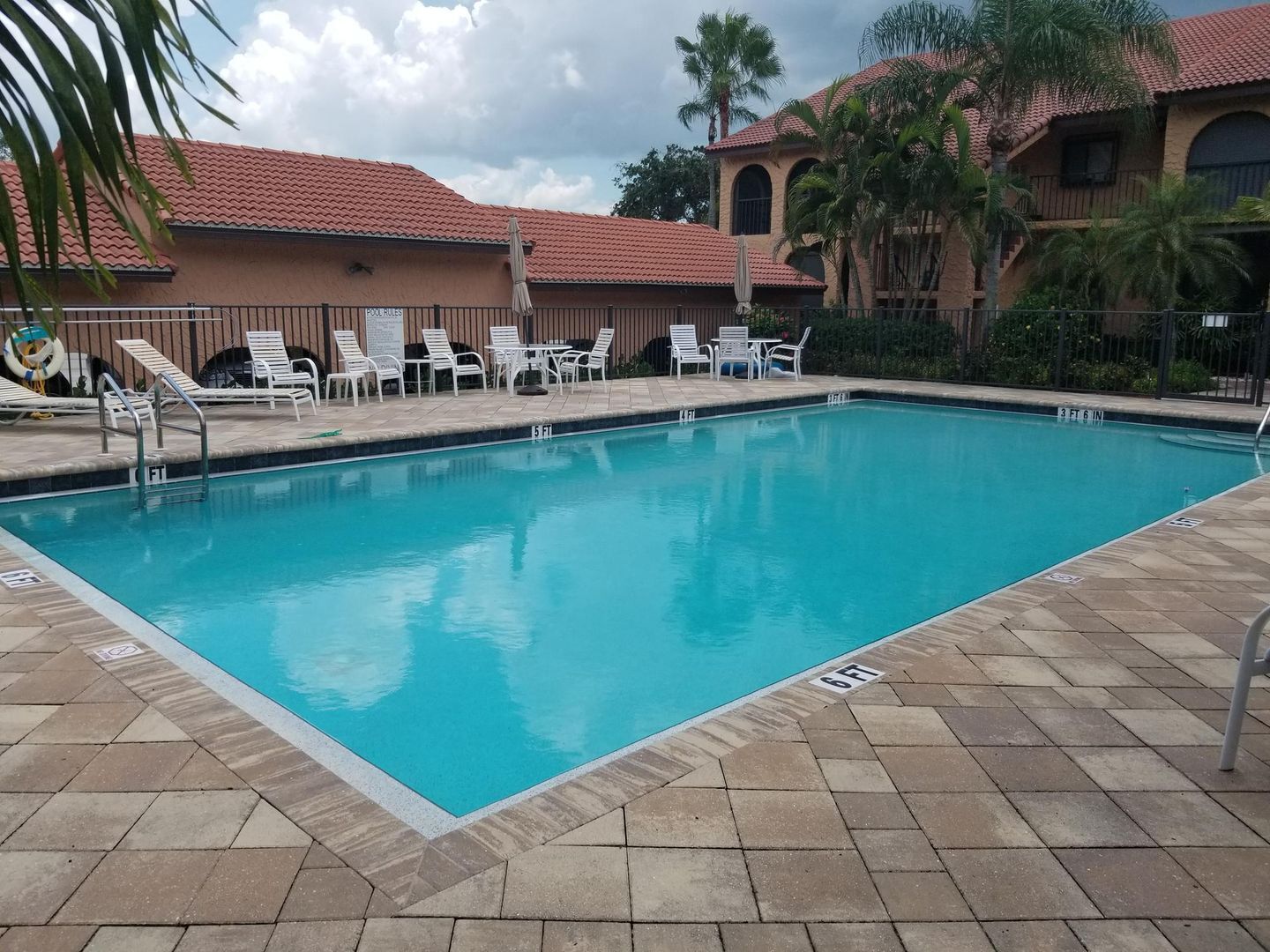 Building Photo - Rose Garden Furnished Unit Available May - Nov