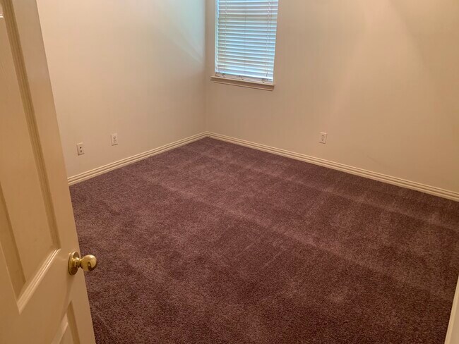 4th room - 6009 Wilmington Dr