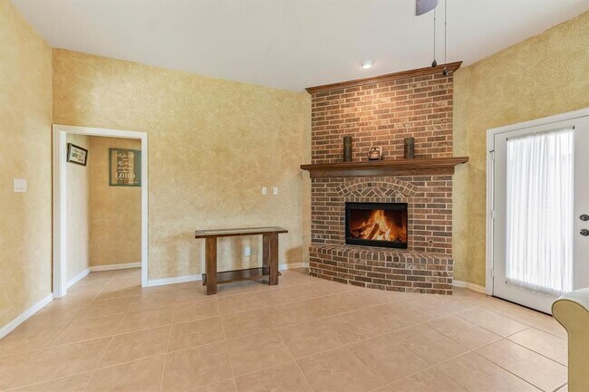 Building Photo - 18419 Willow Oak Bend Dr