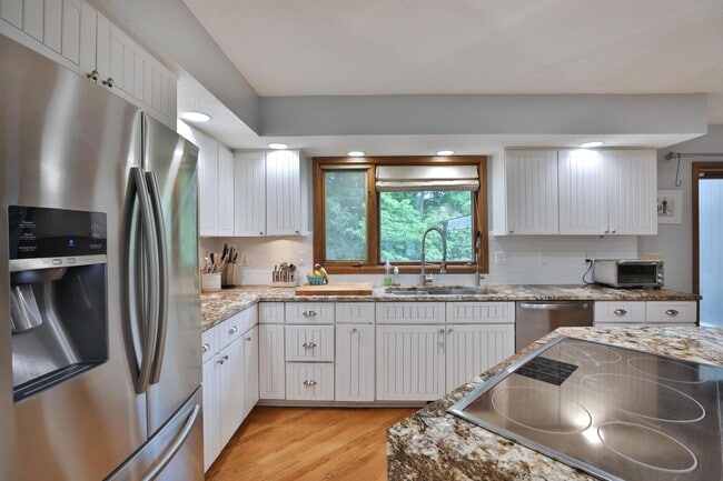 Building Photo - 668 Eagle Ridge