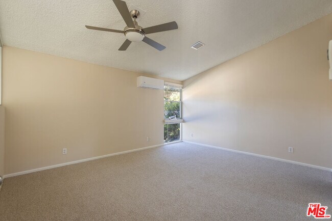 Building Photo - 4171 Del Mar Ave